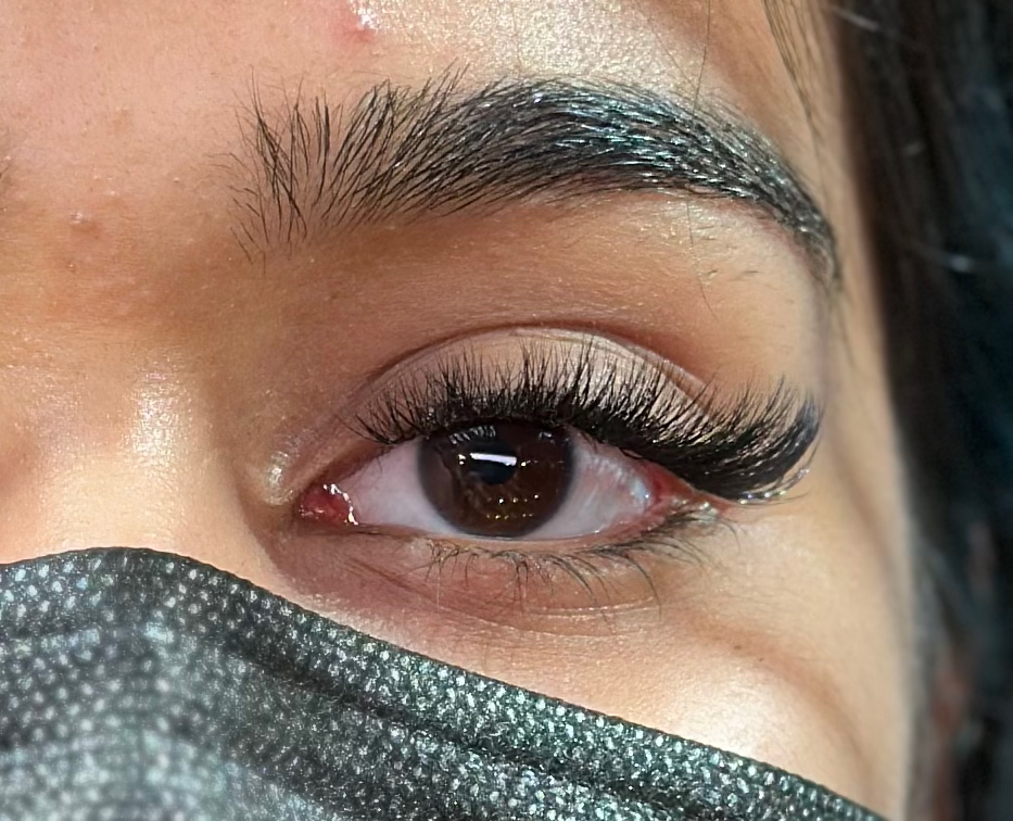 Lash extensions Saskatoon pricing comparison at Étoile Lash Studio